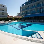 Regata Palace Ξενοδοχείο 4*