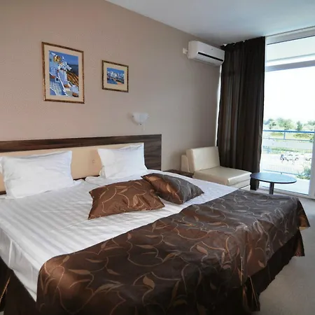 Хотел Regata Palace 4*